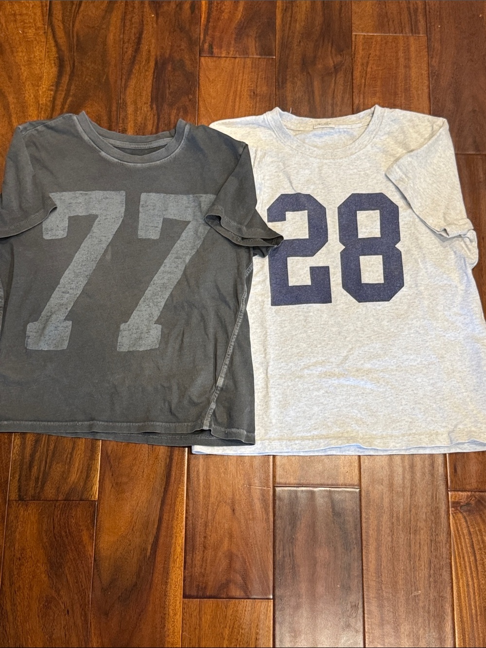 Short Sleeve Number Graphic Tee - Gray and Charcoal